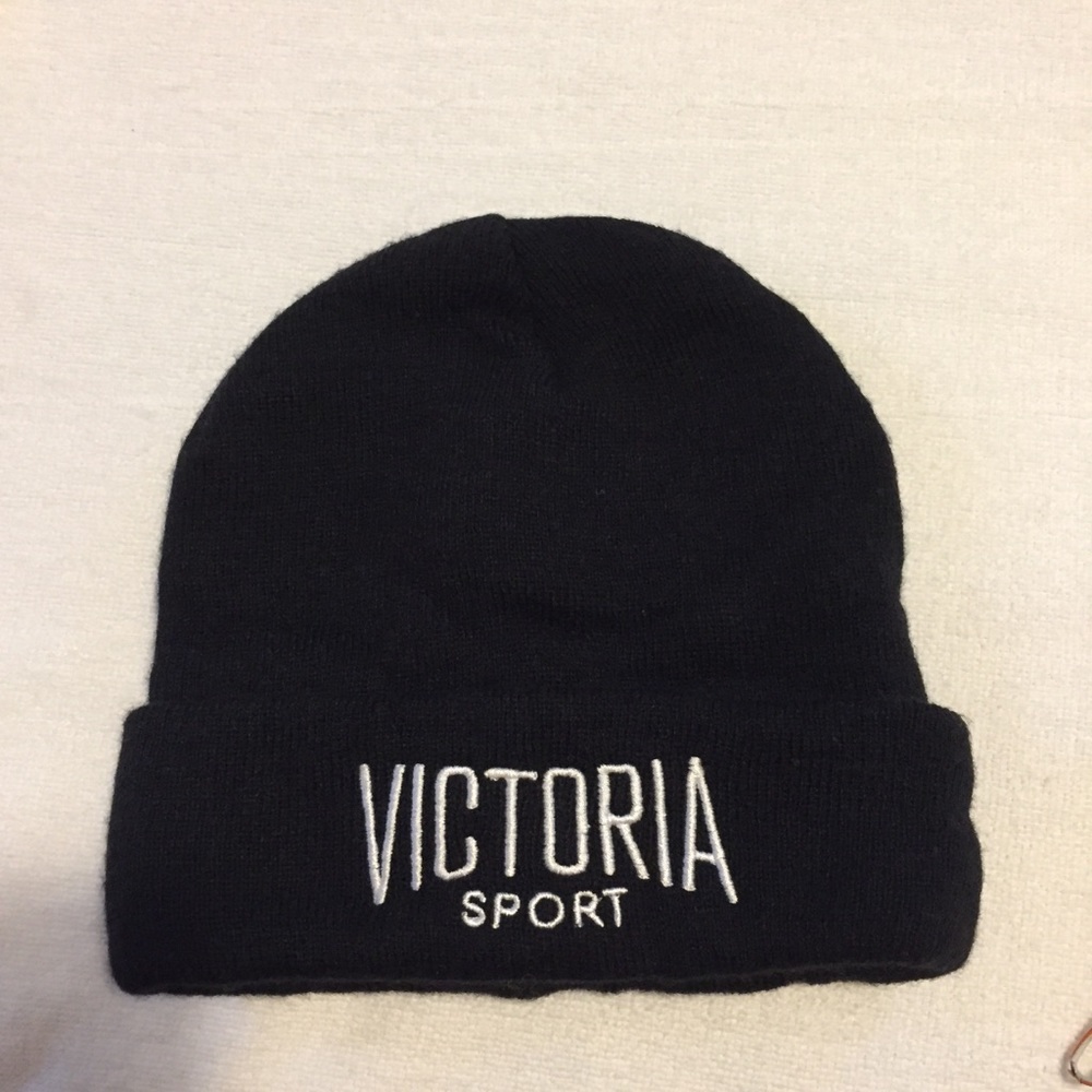 VICTORIA’S SECRET KNIT HAT